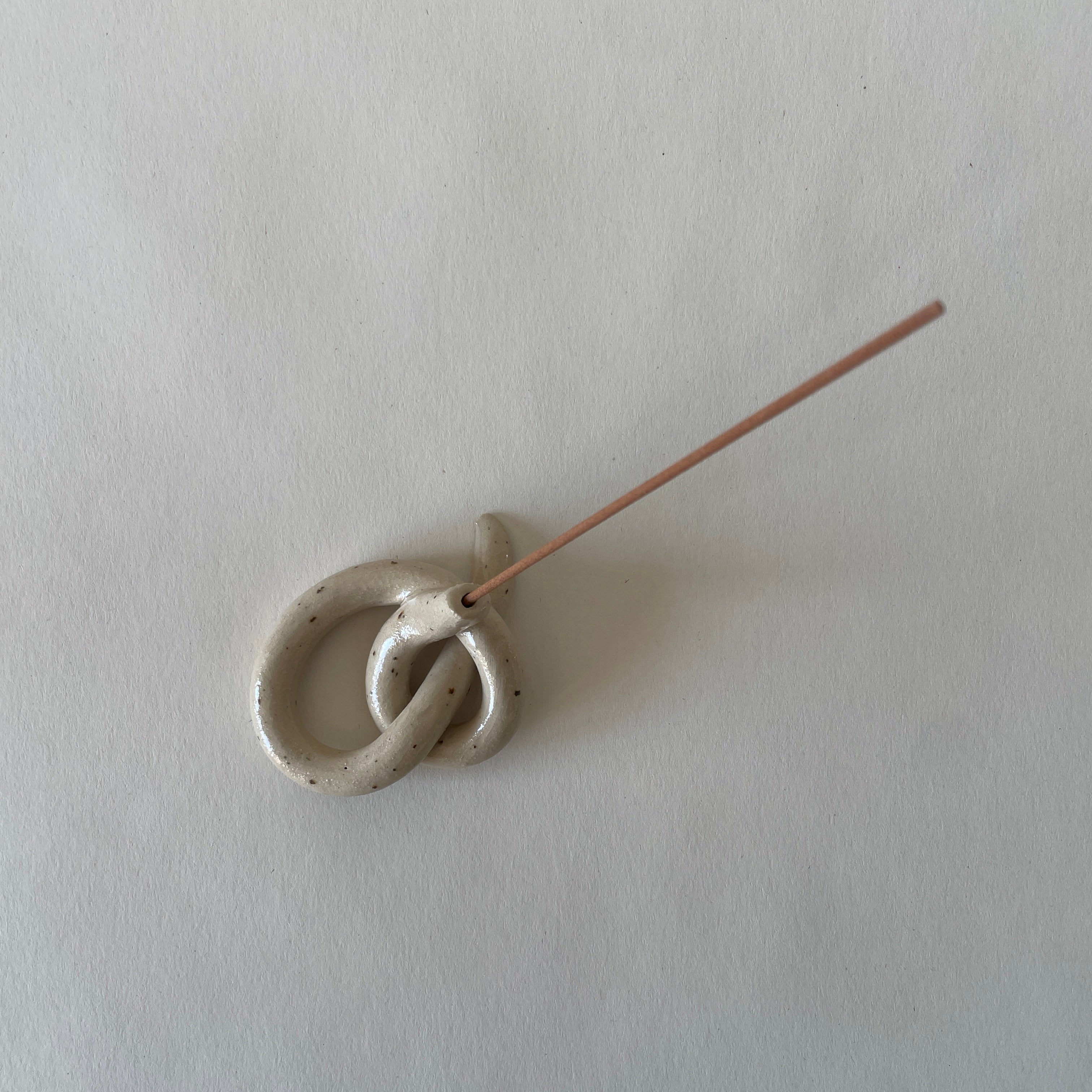 KNOT INCENSE HOLDER 05
