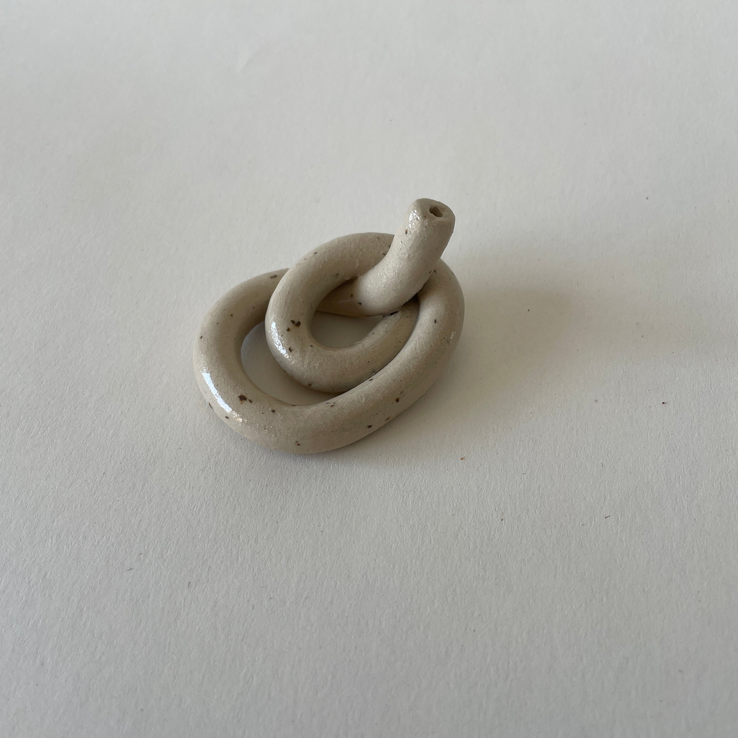 KNOT INCENSE HOLDER 01