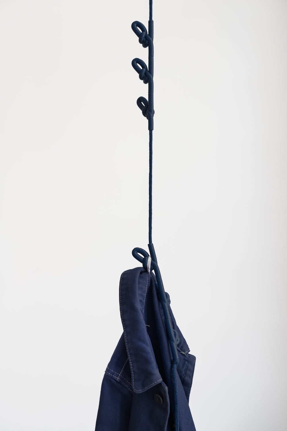 KNOTTED COAT RACK - NAVY