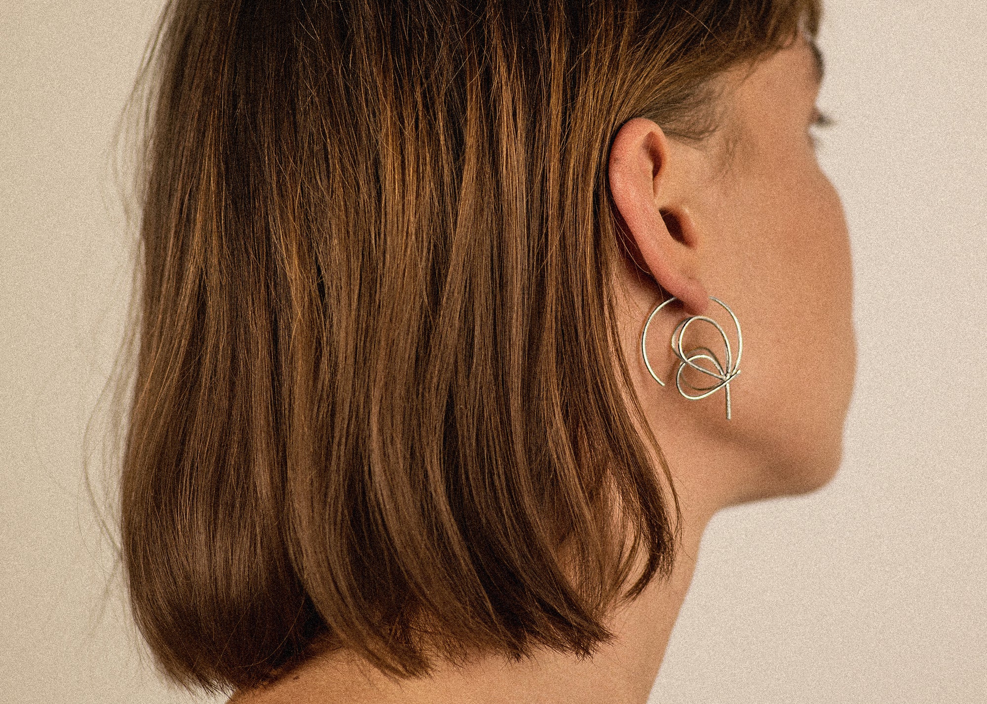 Aera Single Hoop Earring