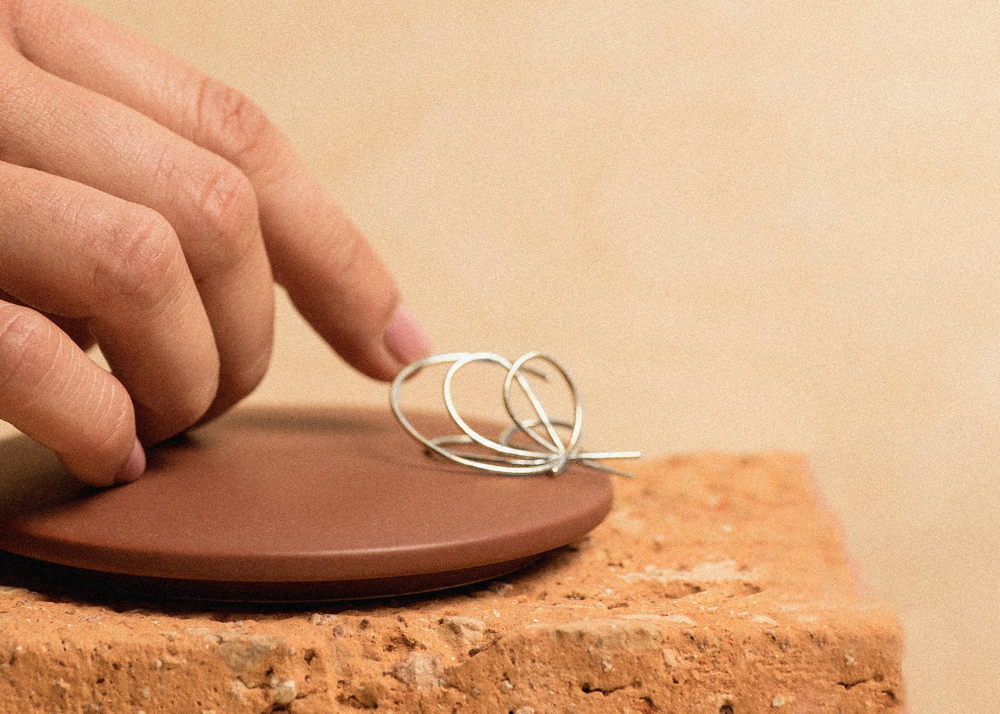 Aera Single Hoop Earring